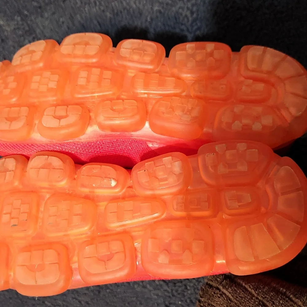 Sneakers - Picture 3 of 7